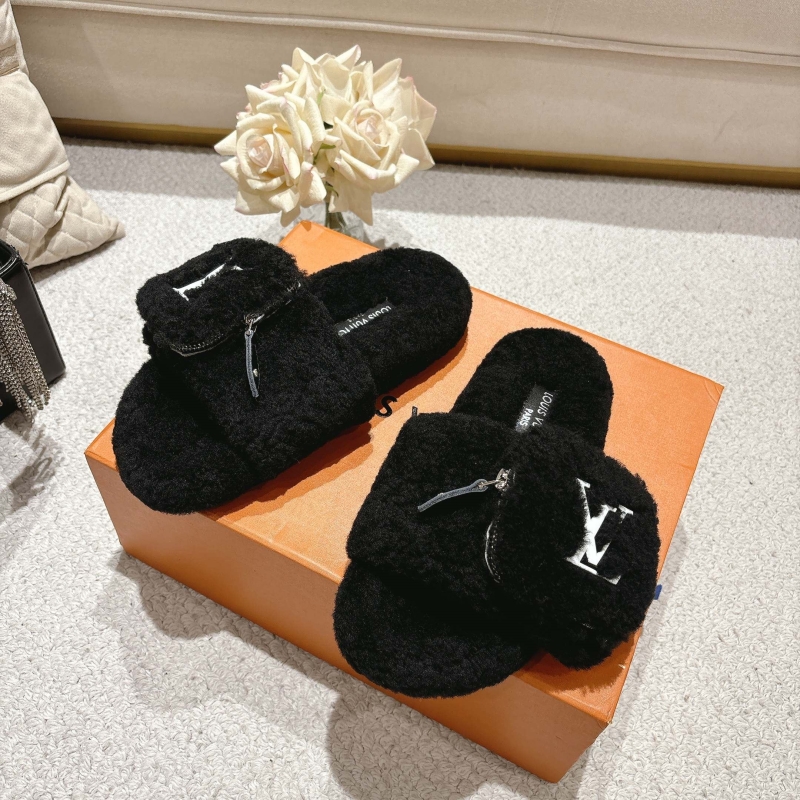 l0vis Vvtt0n slippers
